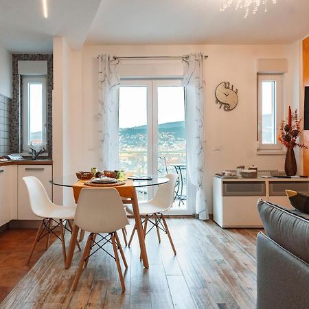 San Giusto Elegante Bilocale Con Balcone E Vista Lägenhet Trieste Exteriör bild
