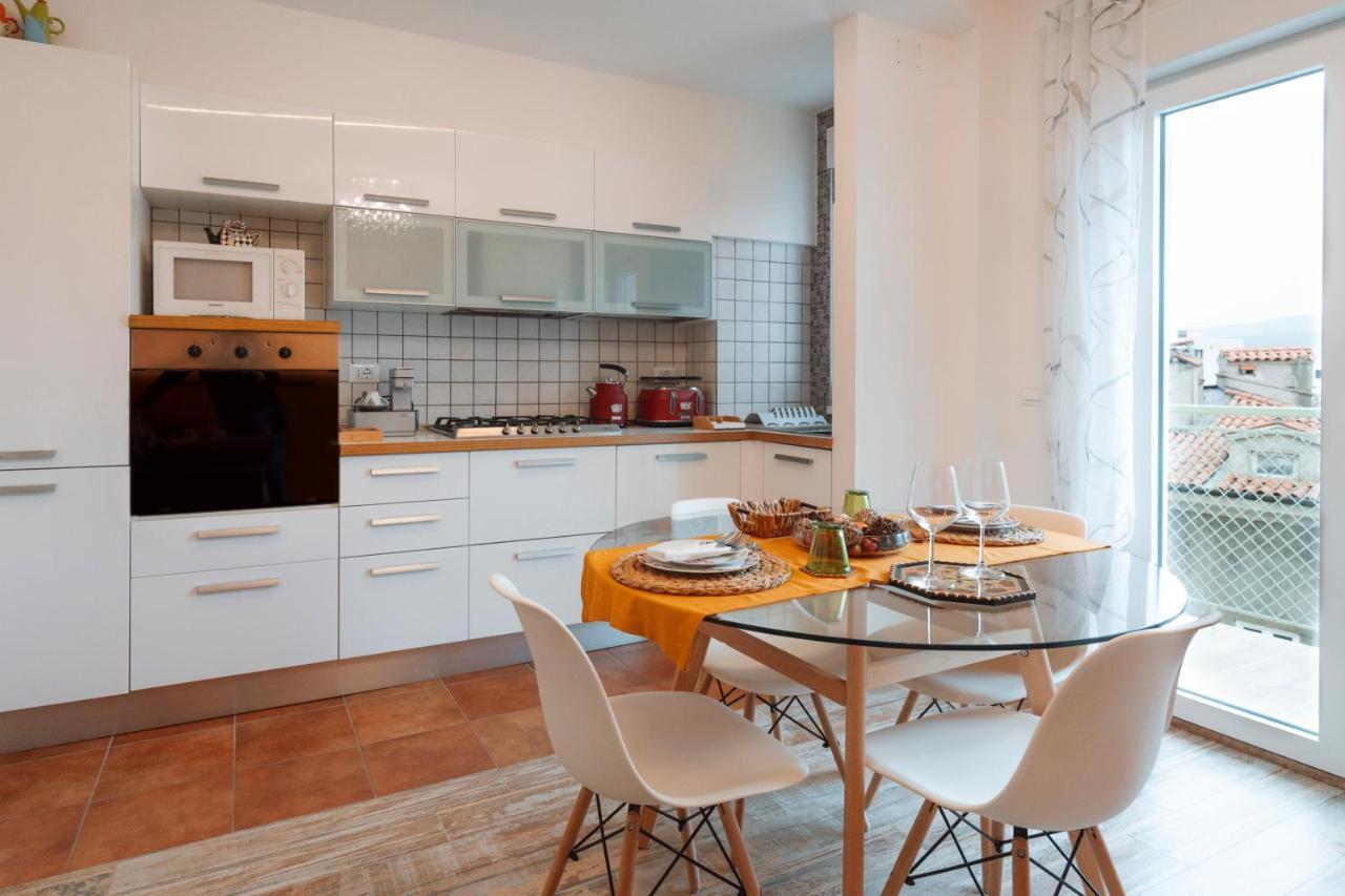 San Giusto Elegante Bilocale Con Balcone E Vista Lägenhet Trieste Exteriör bild