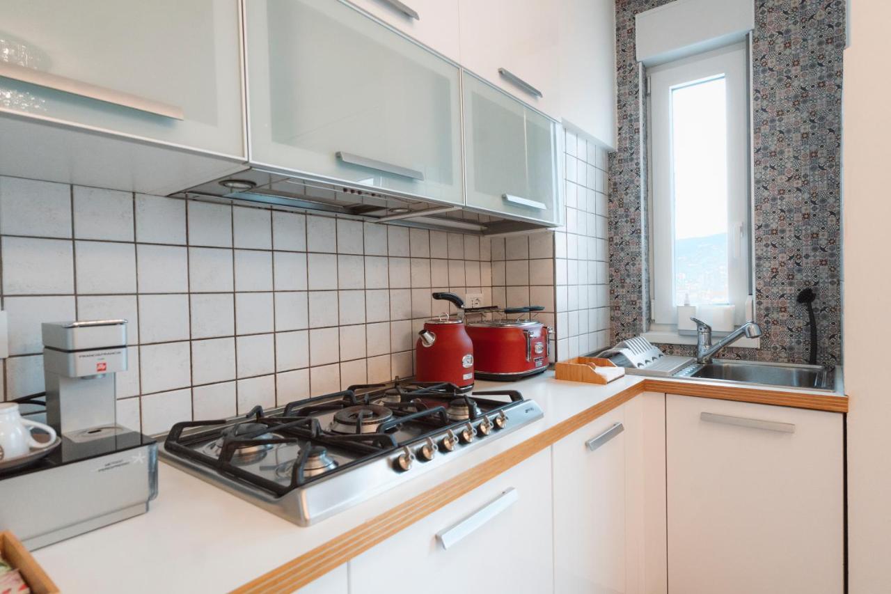 San Giusto Elegante Bilocale Con Balcone E Vista Lägenhet Trieste Exteriör bild
