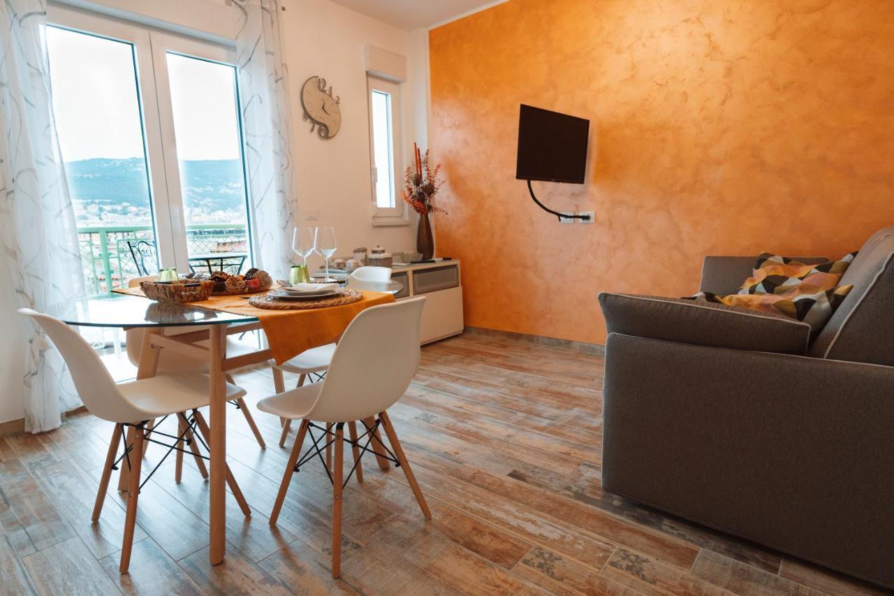 San Giusto Elegante Bilocale Con Balcone E Vista Lägenhet Trieste Exteriör bild
