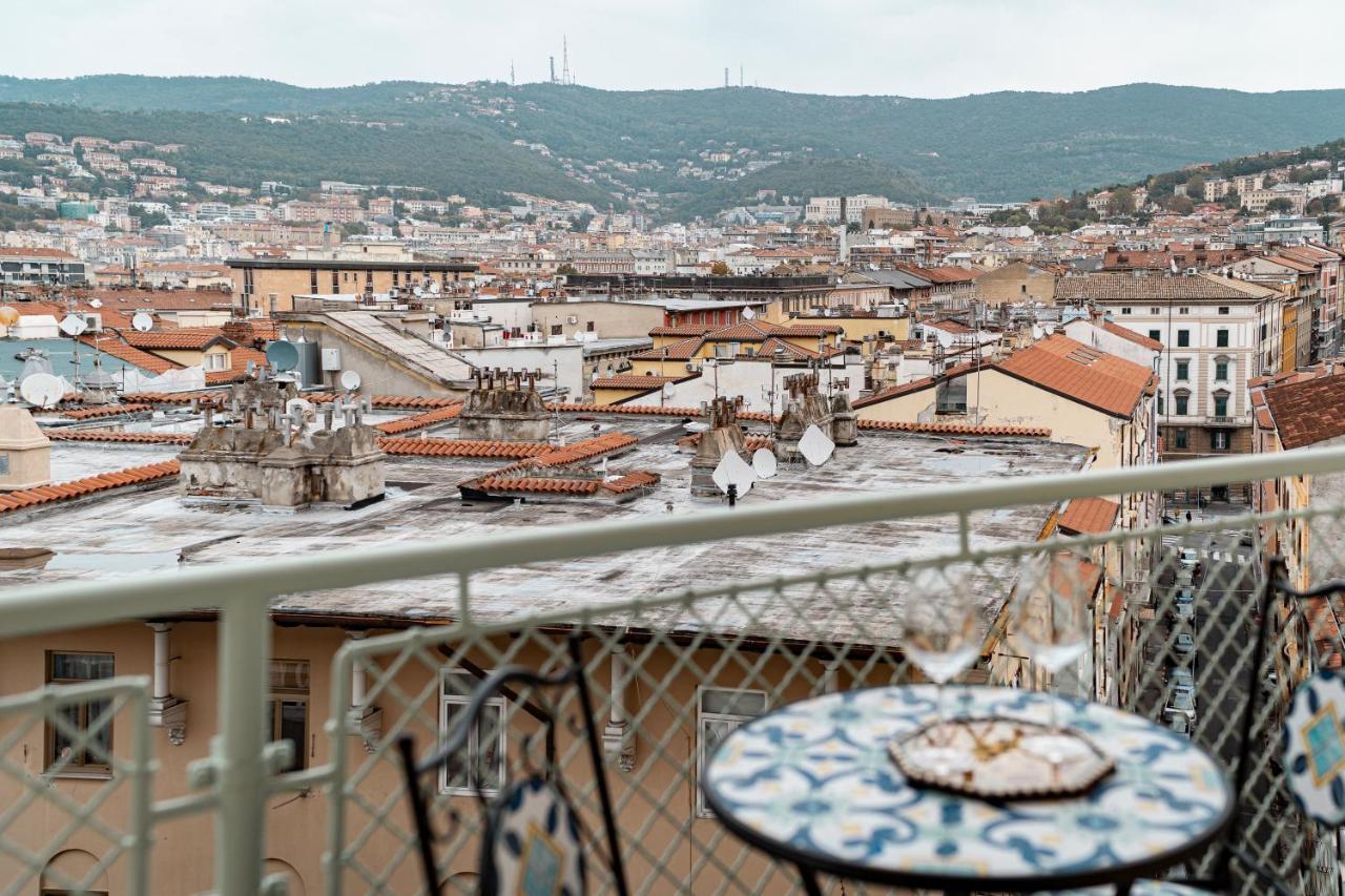 San Giusto Elegante Bilocale Con Balcone E Vista Lägenhet Trieste Exteriör bild