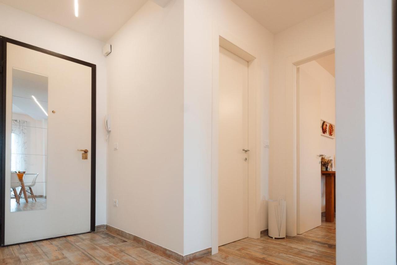 San Giusto Elegante Bilocale Con Balcone E Vista Lägenhet Trieste Exteriör bild