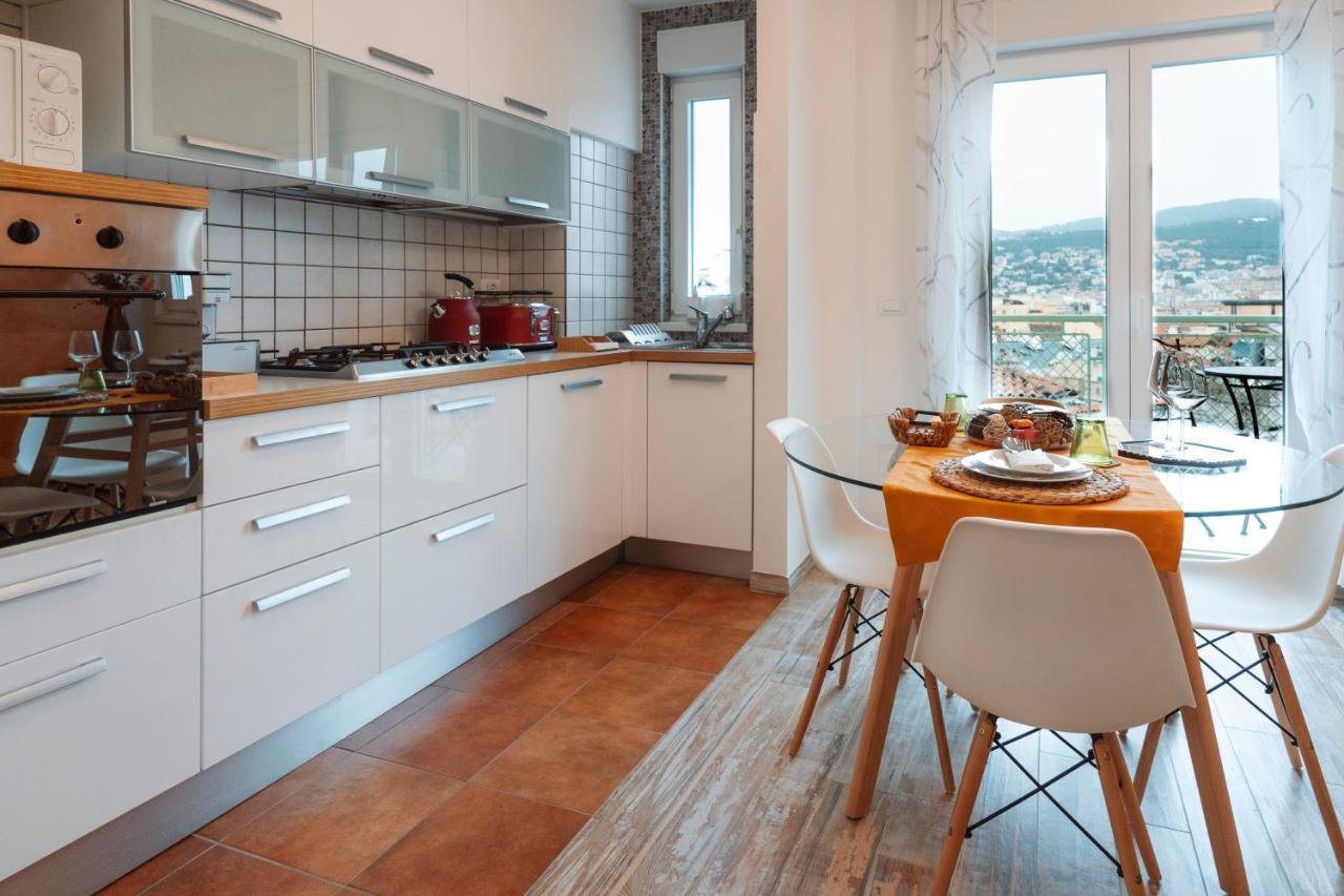 San Giusto Elegante Bilocale Con Balcone E Vista Lägenhet Trieste Exteriör bild