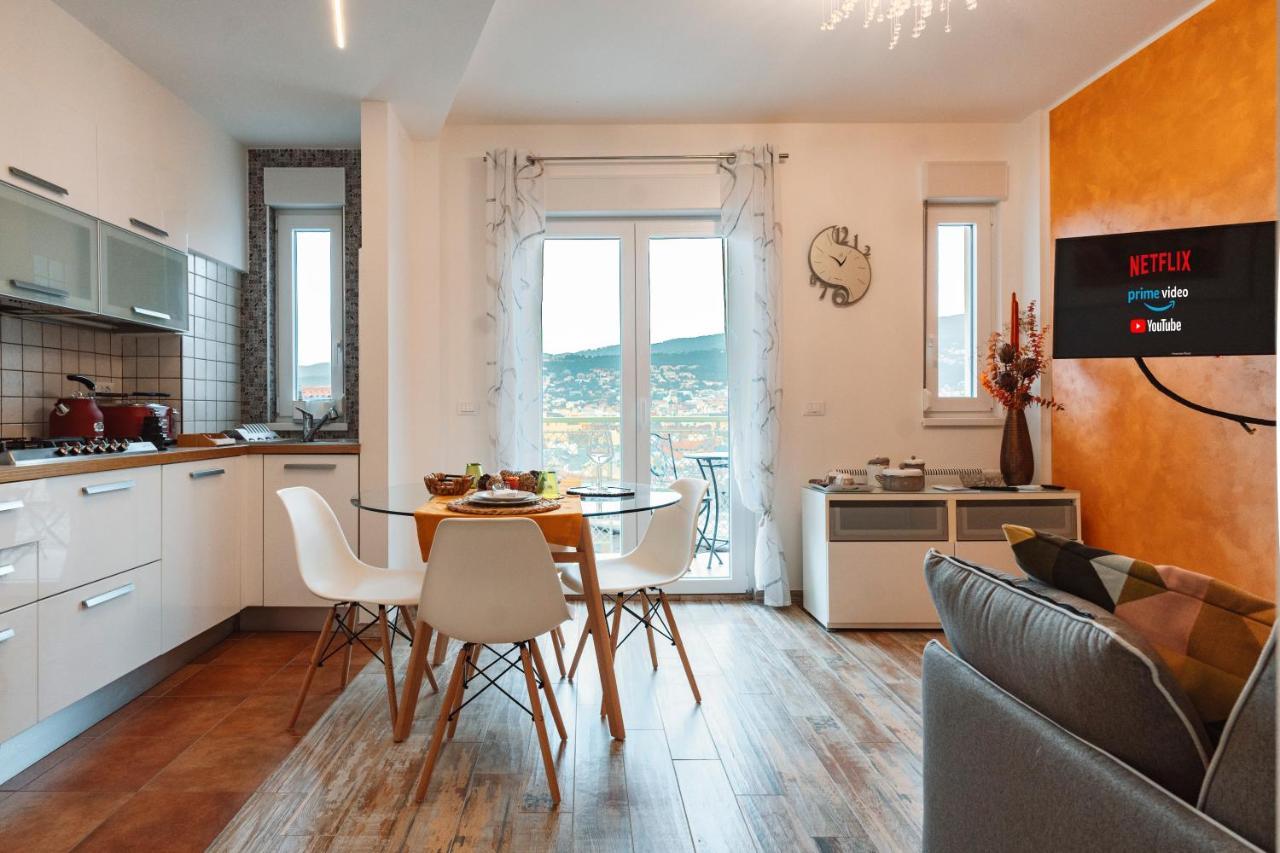 San Giusto Elegante Bilocale Con Balcone E Vista Lägenhet Trieste Exteriör bild